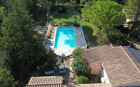 Gite 5 pers en Provence avec grand jardin&piscine partagés - 5 people holiday home with shared swimming pool&garden in Provence